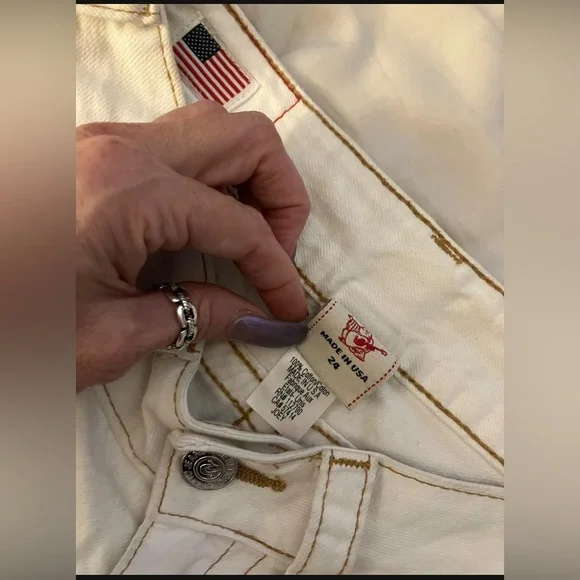 True Religion white Joey cut off shorts-24 - Picture 3 of 3